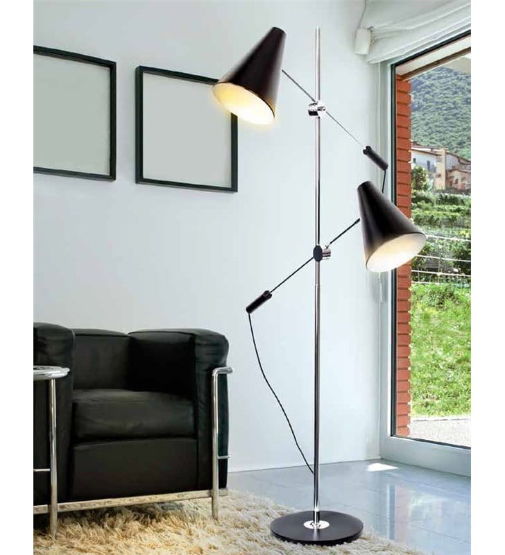 Lampa podłogowa Kaja z dwoma regulowanymi czarnymi kloszami do sypialni salonu jadalni