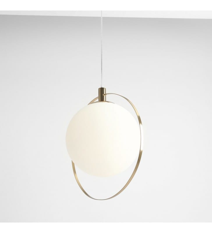 Lampa wisząca Aura złota metalowa obręcz biały szklany matowy klosz styl nowoczesny